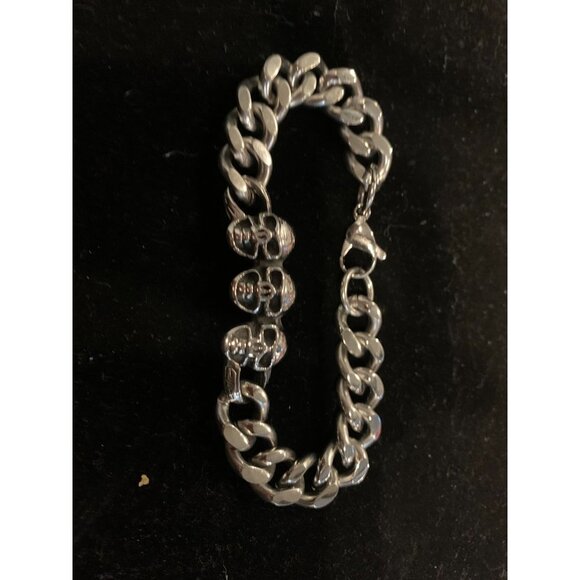 New Stainless Steel Men's Bracelet. Chain with skull Detail - Picture 2 of 2